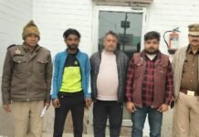 पुलिस ने हार जीत की बाजी लगाकर जुआ खेल रहे तीन जुआरी को किया गिरफ्तार