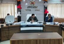 कलेक्ट्रेट सभागार में 15वें वित्त आयोग व अवस्थापना निधि के अंतर्गत नगर पालिका हाथरस व सि०राऊ को प्राप्त एवं अवशेष धनराशि से संबंधित प्रस्तावों पर विचार तथा पूर्व से स्वीकृत कार्यों की समीक्षा बैठक हुई आयोजित