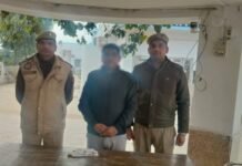 सिकंदराराऊ पुलिस ने 1 अभियुक्त को किया गिरफ्तार,कब्जे से 1 तमंचा व 2 जिंदा कारतूस बरामद