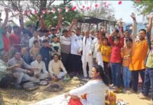 जोगिया गांव में स्थित मोक्ष धाम में ग्राम वासियों द्वारा भगवान शंकर की प्रतिमा की स्थापना की