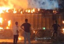 तंबाकू से भरे ट्रक में अचानक लगी भीषण आग,लाखों का हुआ नुकसान