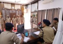 एसपी हाथरस चिरांचीव नाथ सिन्हा ने पुलिस लाइन में प्रशिक्षण प्राप्त कर रहे रिक्रूट आरक्षियों का लिया साक्षात्कार