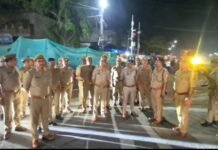 जनपद में कानून व्यवस्था को सुदृढ़ बनाने हेतु सिकंदराराऊ में अपर पुलिस अधीक्षक के नेतृत्व में पुलिस बल ने किया फ्लैग मार्च