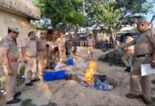पुलिस ने विभिन्न मामलों में जब्त की गई 68 लीटर अवैध शराब को किया नष्ट