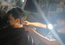 बिजली कटौती से परेशान सैलून संचालक का अनोखा जुगाड़ वायरल, मुंह में एलईडी बल्ब लगाकर कर रहा कटिंग-शेविंग