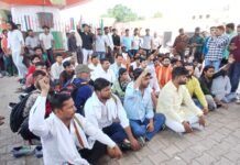 भारतीय किसान यूनियन(भानु) ने स्वास्थ्य सेवाओं में सुधार की मांग को लेकर तालाब चौराहे पर अनिश्चितकालीन धरना किया शुरू