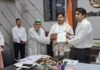 किसानों की विभिन्न समस्याओं के समाधान की मांग को लेकर भाकियू (चौधरी चरण सिंह) के बैनर तले किसानों ने जिला मुख्यालय पर प्रदर्शन कर डीएम को सौंपा ज्ञापन