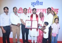 सासनी के लाल मनीष कुशवाहा ने डॉक्टर बनकर बढ़ाया जिले का मान