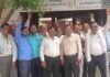 रजिस्ट्री कार्यालय निजीकरण के विरोध में प्रदर्शन, अधिवक्ताओं,स्टाफ,वेंडर और कातिबों काम बंद कर लगाए नारे