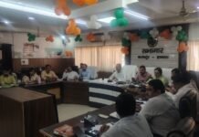 आइजीआरएस पोर्टल पर प्राप्त शिकायतों के गुणवत्तापूर्ण एवं समयबद्ध निस्तारण को लेकर सीडीओ पीएन दीक्षित ने की समीक्षा बैठक