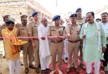 पुलिस अधीक्षक चिरंजीव नाथ सिन्हा ने जनसहयोग से निर्मित आदर्श आरक्षी बैरक का किया लोकार्पण