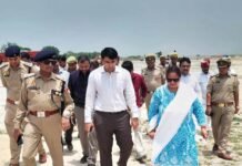 मुख्यमंत्री योगी आदित्यनाथ के संभावित भ्रमण को लेकर मंडलायुक्त अलीगढ़ संगीता सिंह ने डीएम अतुल वत्स और एसपी चिरंजीव नाथ सिन्हा के साथ तैयारियों का लिया जायजा,अधिकारियों को दिए निर्देश