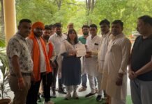 राष्ट्रीय अधिकार मोर्चा के पदाधिकारियों के द्वारा भरत तिवारी एनकाउंटर के मामले में राष्ट्रीपति के नाम सौंपा ज्ञापन