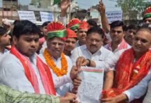 सपाइयों ने पुरदिलनगर में निकाली साइकिल यात्रा, एसडीएम को सौंपा ज्ञापन