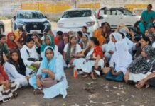 आशा कार्यकर्ताओं ने मानदेय का भुगतान न होने,वेतन वृद्धि तथा स्थाई कर्मचारी का दर्जा दिया जाने की मांग को लेकर जिलाधिकारी को सौंपा ज्ञापन,
