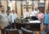 शिक्षक भर्ती में रिक्त पदों,चयनित अभ्यर्थियों और लंबित मामलों की जानकारी प्राप्त करने की मांग को लेकर बीटीसी प्रशिक्षित अभ्यर्थियों ने बीएसए को सौंपा ज्ञापन
