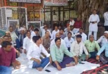 फ्रंट ऑफिस प्रणाली के विरोध में तहसील सदर में अनिश्चितकालीन हड़ताल, रजिस्ट्री कार्य हुआ ठप