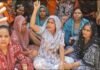हार्डवेयर कारोबारी सुनील हत्याकांड को लेकर मृतक के परिजनों व ग्रामीणों ने कलेक्ट्रेट पहुंच कर किया प्रदर्शन,आरोपियों के खिलाफ कड़ी कार्यवाही की मांग