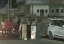 तालाब चौराहे पर शराबियों का हाई-वोल्टेज ड्रामा,ठेले को पलटा