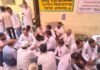 यूपी में निबंधन कार्यालयों के प्रस्तावित निजीकरण के विरोध में अधिवक्ताओं,कातिबों,स्टाम्प विक्रेताओं व टाइपिस्टों का आंदोलन दसवें दिन भी रहा जारी