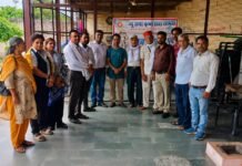 गुरु पूर्णिमा के अवसर पर न्यू राधा कृष्ण सेवा समिति के तत्व धान में आगरा रोड स्थित वृद्धा आश्रम में धार्मिक व सामाजिक कार्यक्रम का किया आयोजन