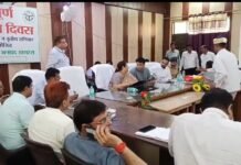 मंडलायुक्त अलीगढ़ ने सासनी तहसील समाधान दिवस में सुनी फरियादियो की समस्याएं,निस्तारण के दिए निर्देश