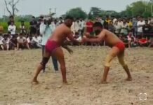 खेड़ा सुल्तानपुर में विशाल कुश्ती दंगल, सोमेश पहलवान ने पहलवानों के हाथ मिलाकर किया शुभारंभ