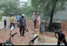 सासनी में निजी ज़मीन पर इंटरलॉकिंग को लेकर विवाद, न्यायालय में विचाराधीन है मामला,नगर पंचायत पर निजी भूमि में सड़क निर्माण का आरोप