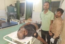 सड़क पार कर रहे युवक को अज्ञात वाहन ने मारी टक्कर, अस्पताल में भर्ती