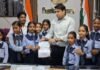नेपाल बाढ़ पीड़ितों की मदद को आगे आईं हाथरस की 11 छात्राएं…..
