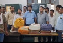 लेखपालों ने अतिरिक्त प्रभार का किया बहिष्कार,2800 ग्रेड पे समेत मांगो को लेकर किया प्रदर्शन