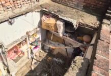 बारिश में भरभराकर गिरी मकान की छत बाल-बाल बचा परिवार