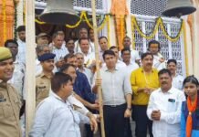 श्री दाऊजी मंदिर में गणेश चतुर्थी पर डीएम अतुल वत्स ने की पूजा-अर्चना, मेले की सफलता की मांगी मनोकामना,गणेश चतुर्थी पर निकली प्रभात फेरी, डीएम ने बच्चों को बांटे लड्डू; दाऊजी मेले की तैयारियां तेज