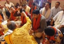 ब्रज प्रसिद्ध एवं ऐतिहासिक राजकीय 115वां मेला महोत्सव श्री दाऊजी महाराज के जन्मोत्सव के अवसर जिला जज विनय कुमार,जिलाधिकारी अतुल वत्स और पुलिस अधीक्षक चिरंजीव नाथ सिन्हा ने विधि विधान के साथ किया महाभिषेक