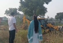 हाथरस में अवैध कॉलोनियों पर चला प्रशासन का बुलडोजर, मां शारदे समेत तीन कॉलोनियों में ध्वस्तीकरण