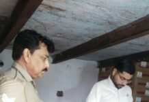 हाथरस में आबकारी विभाग का चेकिंग अभियान, शराब की दुकानों का किया निरीक्षण