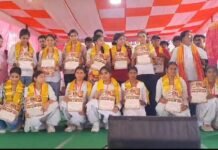 श्री दाऊजी महाराज के पंडाल में मेधावी छात्र सम्मान समारोह का किया गया आयोजन