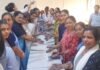 हाथरस बागला कॉलेज में मेहंदी प्रतियोगिता आयोजित, छात्राओं ने दिखाई कलात्मक प्रतिभा