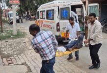 तेज़रफ़्तार मैजिक ने बाइक को मारी टक्कर,पिता पुत्री गंभीर घायल